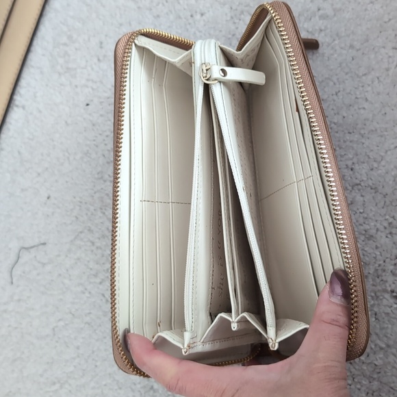 Kate Spade wallet - Picture 3 of 10